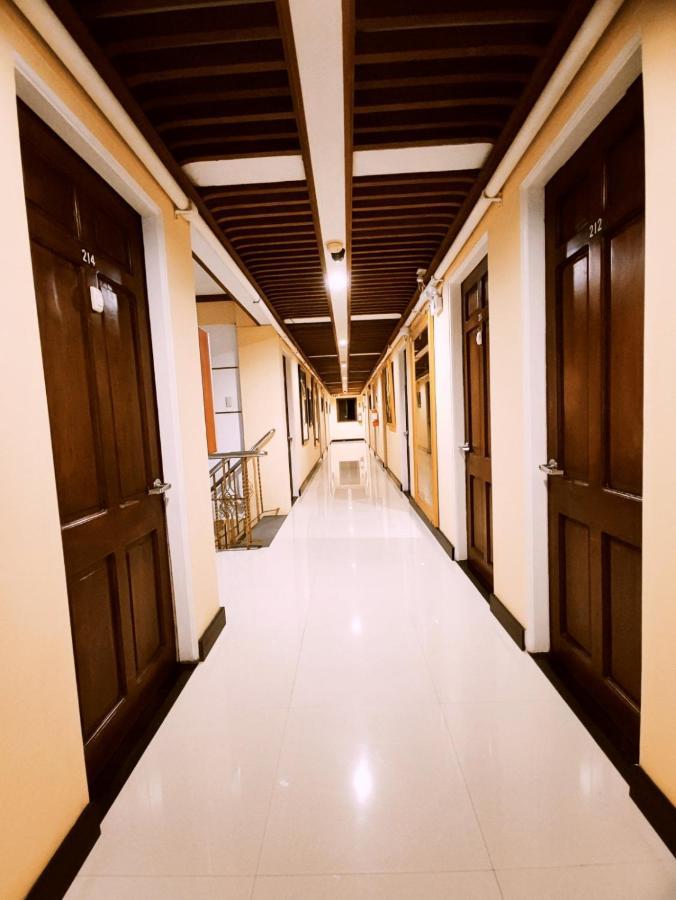 Spring Plaza Hotel Дасмариньяс Экстерьер фото